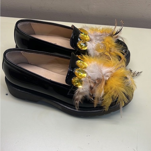 Unique Black and Yellow Feather Flats - Picture 3 of 5